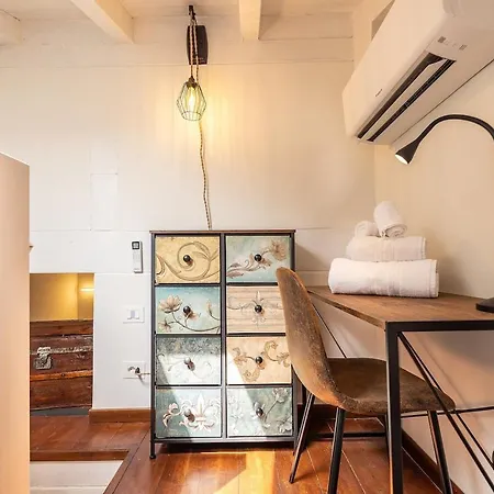 A Nest Among The Roof Of Center Appartamento